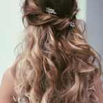 esküvői frizura hosszú  kiengedett hajból